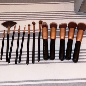 Makeup brushes